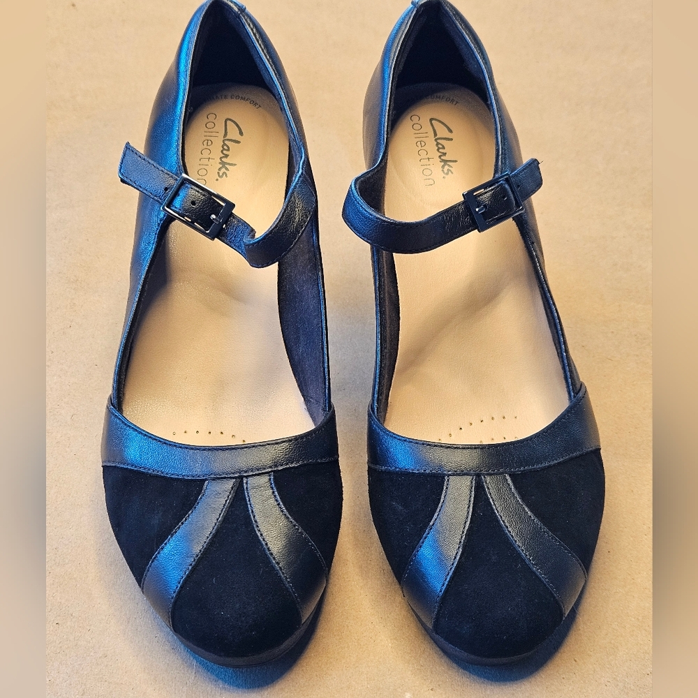 Clarks women's Ambyr Light Mary Jane high-heel pumps. Size 9